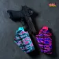 Preview: Zwei GM ALPHA OWB Kydex Holster für Glock 17 mit Vortex Defender in den Sonderfarben Tigerstripe Karibik (links) und Tigerstripe Vegas (rechts).